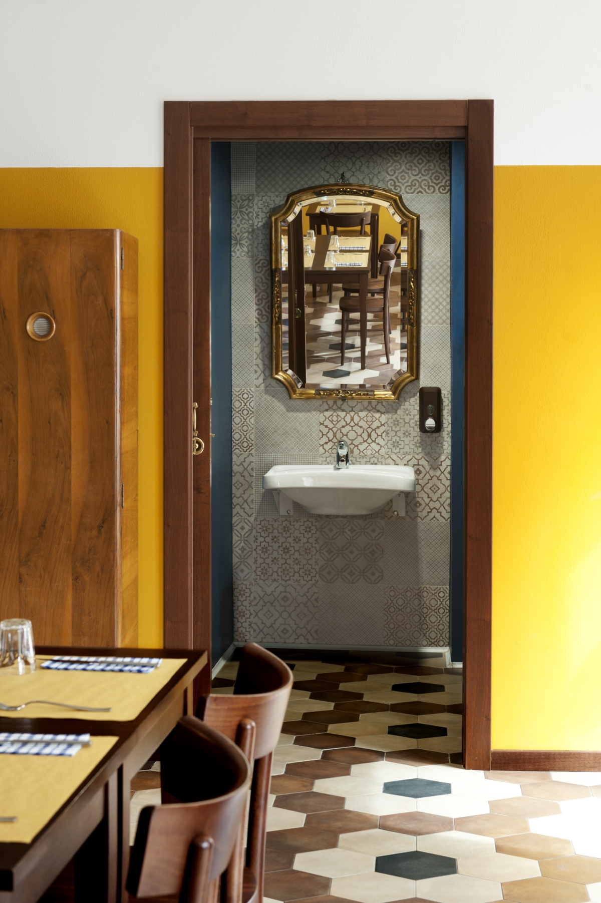 ristorante Trippa di Milano, trattoria old school interior design vintage 11