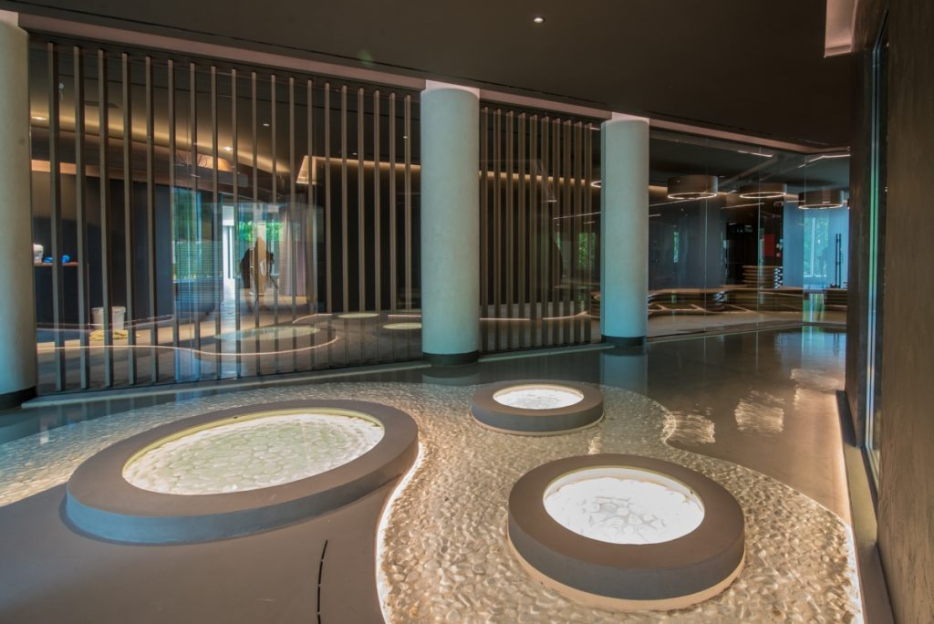 Neró Spa Studio Apostoli, der Kneippweg und das Schwimmbecken